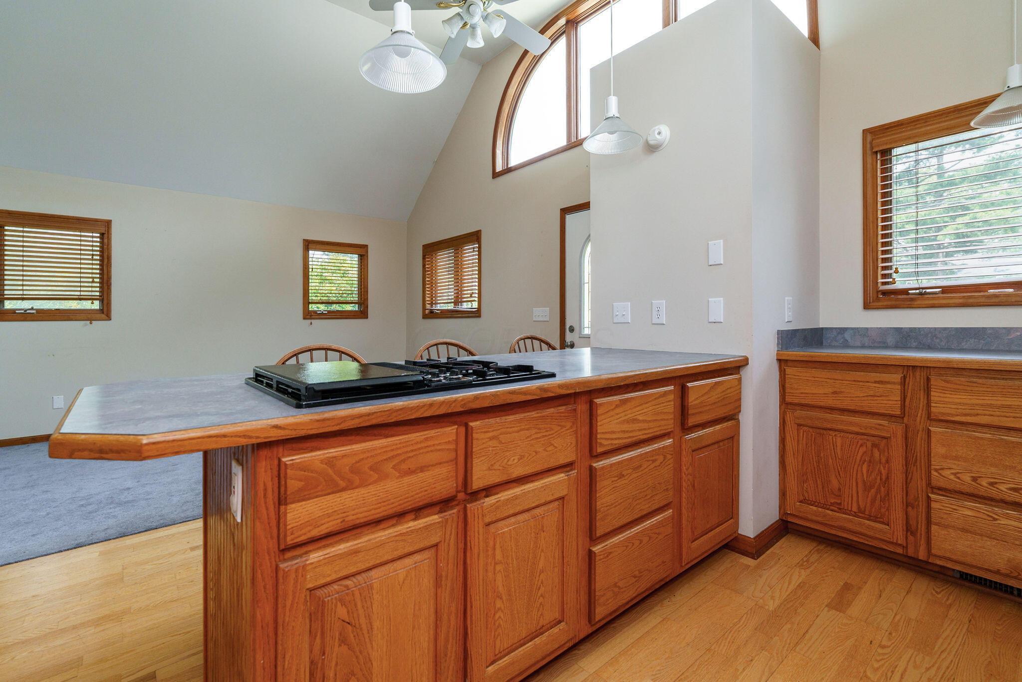 908 Vernon Road Columbus, OH 43209 - Photo 17 of 36 Kitchen