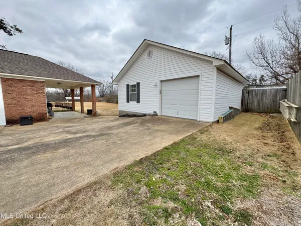 $349,900 | 306 Hickory Lane, Batesville, MS 38606