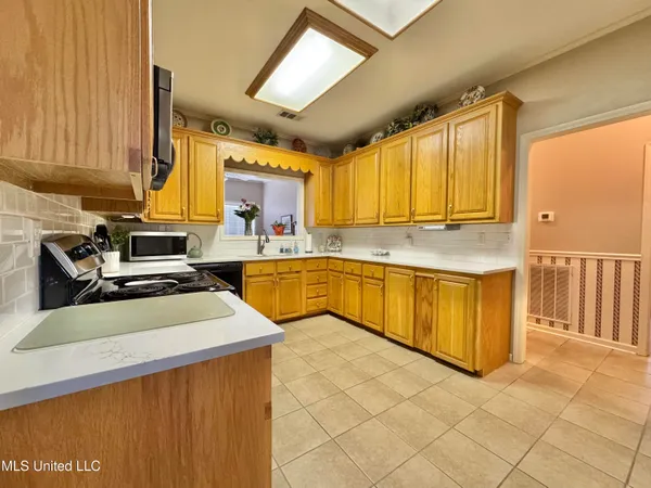 $349,900 | 306 Hickory Lane, Batesville, MS 38606