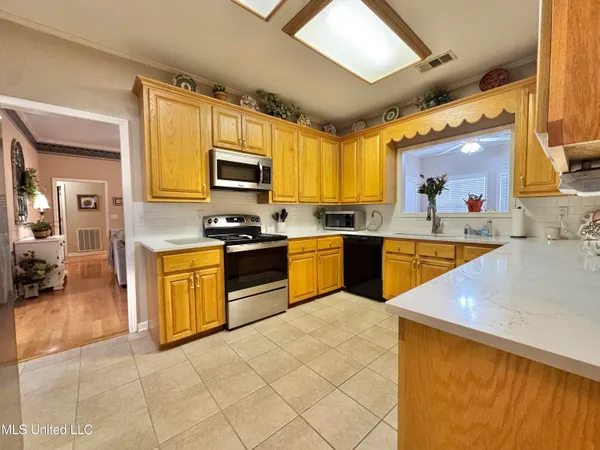 $349,900 | 306 Hickory Lane, Batesville, MS 38606