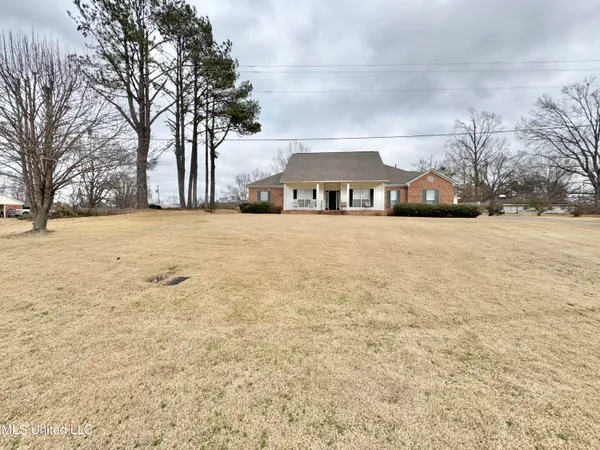 $349,900 | 306 Hickory Lane, Batesville, MS 38606