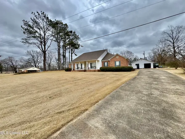 $349,900 | 306 Hickory Lane, Batesville, MS 38606