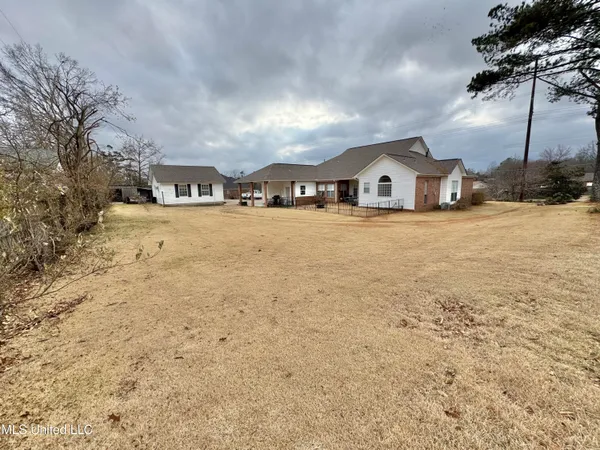 $349,900 | 306 Hickory Lane, Batesville, MS 38606