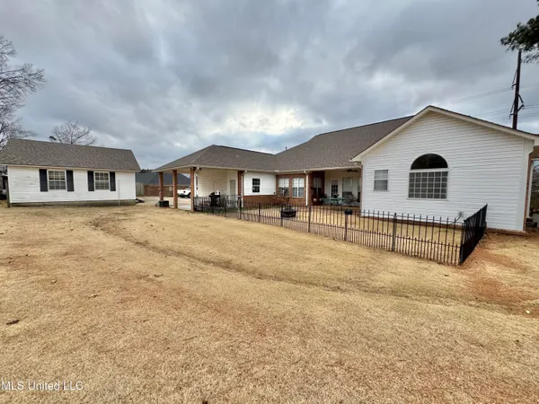 $349,900 | 306 Hickory Lane, Batesville, MS 38606