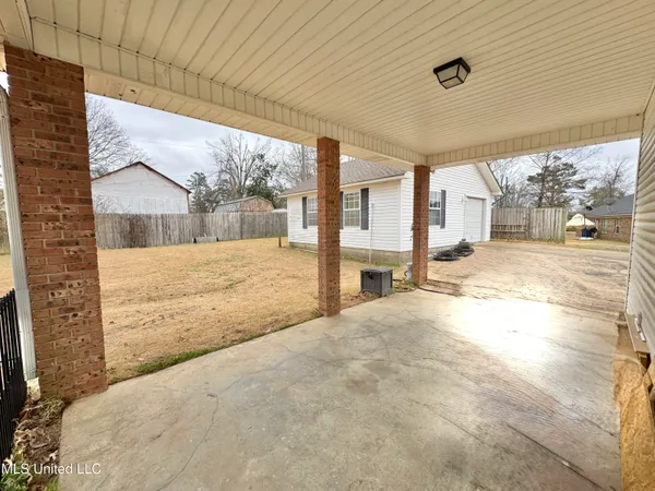 $349,900 | 306 Hickory Lane, Batesville, MS 38606