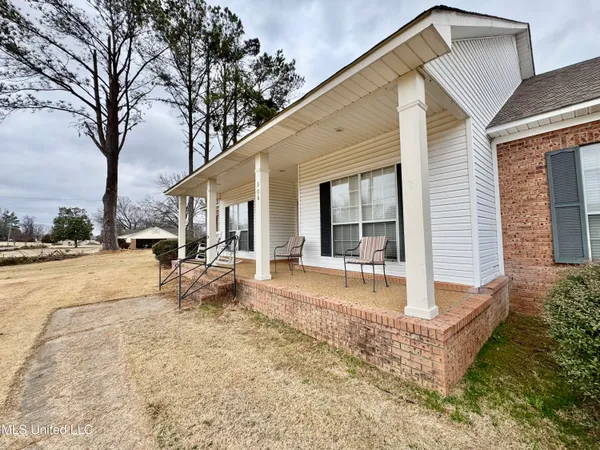 $349,900 | 306 Hickory Lane, Batesville, MS 38606
