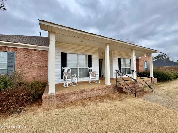 $349,900 | 306 Hickory Lane, Batesville, MS 38606