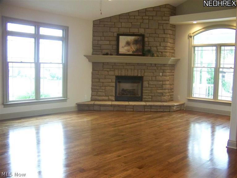 9500 Springfield Road, Unit 12 Youngstown, OH 44514 - Photo 5 of 25 GREAT ROOM WITH CUSTOM SANDSTONE FIREPLACE