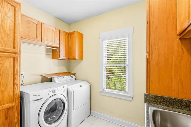 a view of a chandelier in big room and chandelier
