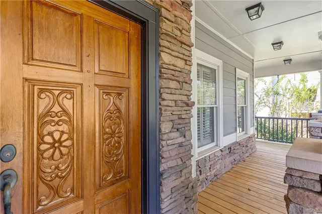 a view of livingroom with furniture