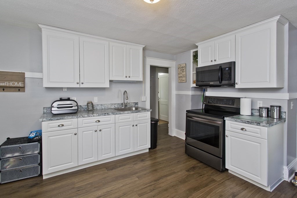 37 Angeline Street West Springfield, MA 01089 - Photo 5 of 42 Gallery Image 5