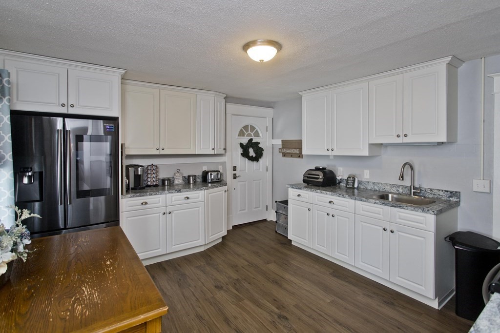 37 Angeline Street West Springfield, MA 01089 - Photo 7 of 42 Gallery Image 7