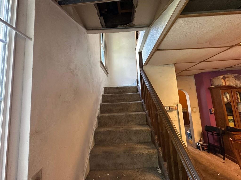 293 Lexington Court Carnegie, PA 15106 - Photo 14 of 47 a view of entryway