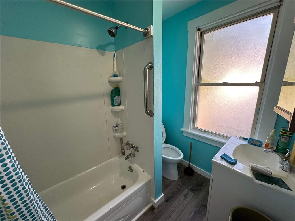 293 Lexington Court Carnegie, PA 15106 - Photo 21 of 47 a bathroom with a sink toilet and shower