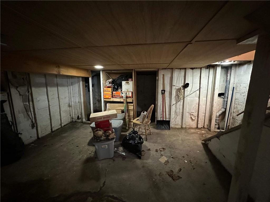 293 Lexington Court Carnegie, PA 15106 - Photo 35 of 47 a view of a room with gym equipment