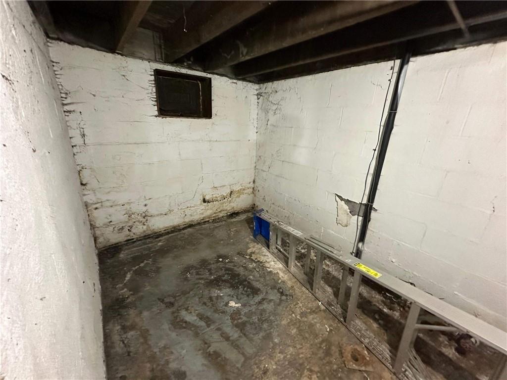 293 Lexington Court Carnegie, PA 15106 - Photo 39 of 47 a bathroom with a shower and a sink