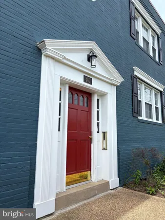 $1,900 | 402 Bashford Lane, Unit 101, Alexandria, VA 22314
