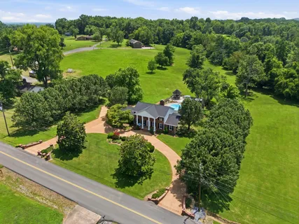 $749,900 | 1004 Longview Drive, Hendersonville, TN 37075