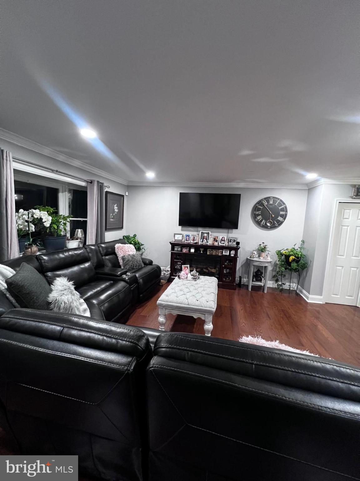 12715 Cabell Road Philadelphia, PA 19154 - Photo 19 of 31 Modern living space with elegant decor.