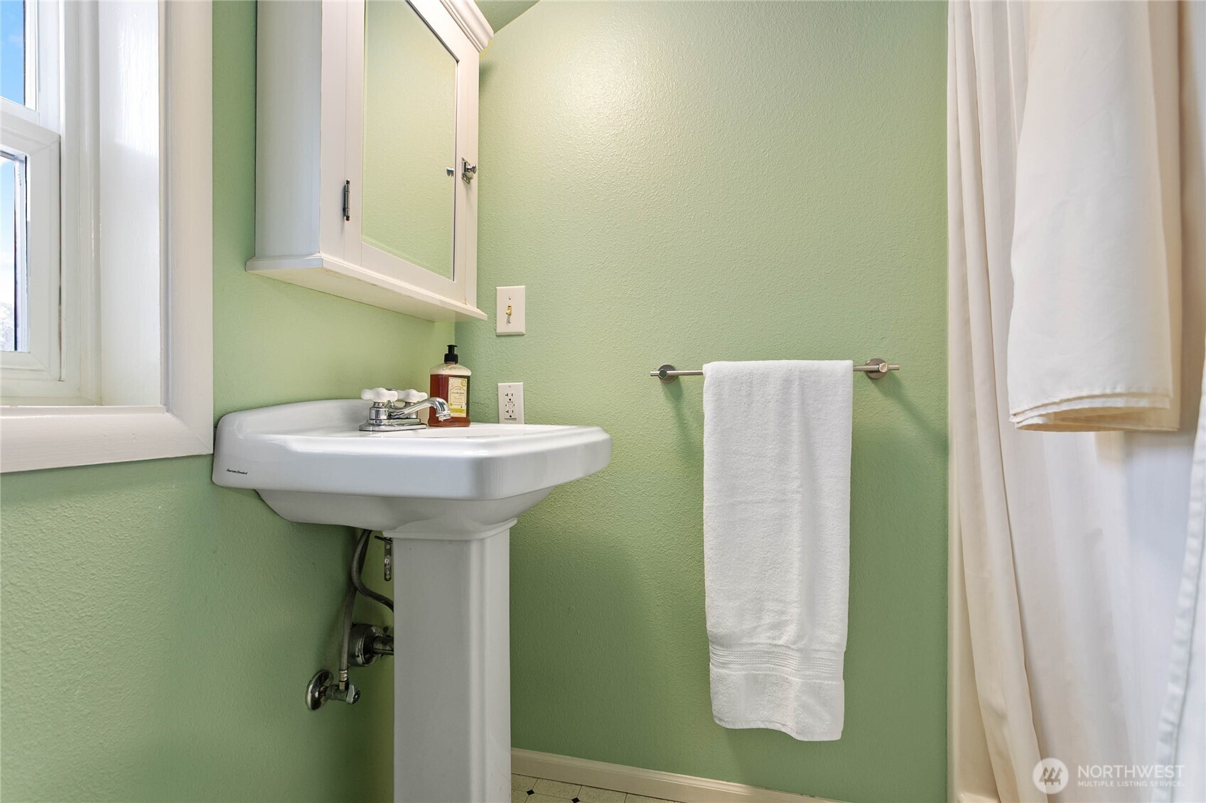 3018 Elm Street Bellingham, WA 98225 - Photo 12 of 40