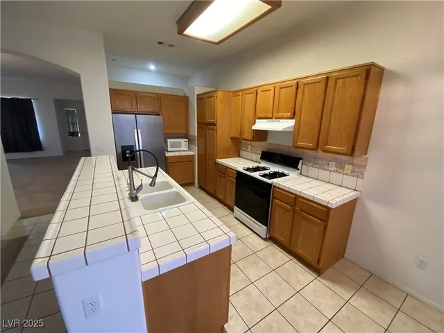 $2,100 | 1318 Passiflora Drive, Henderson, NV 89002
