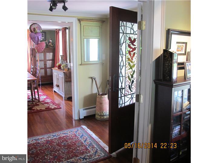 775 Forest Grove Road Furlong, PA 18925 - Photo 3 of 13 Foyer