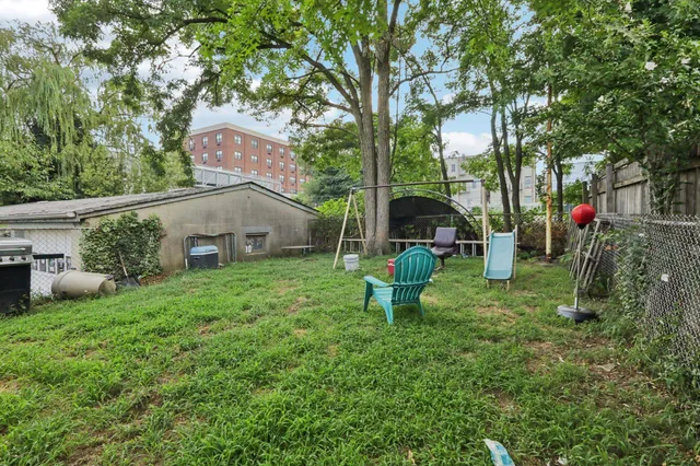 a view of a house with backyard and garden