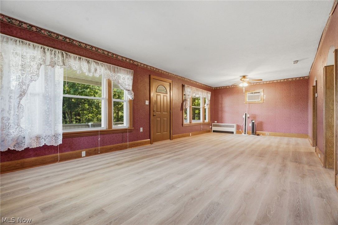 759 Runkle Avenue Ashtabula, OH 44004 - Photo 8 of 40 Living Room