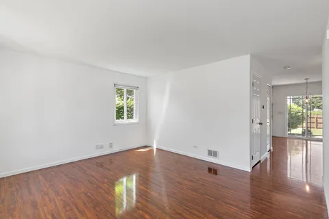 $390,000 | 1 Marie Court, South Elgin, IL 60177