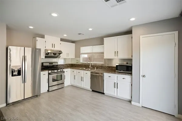$2,400 | 932 Purdy Lodge Street, Las Vegas, NV 89135