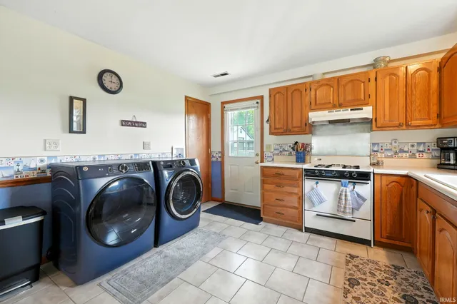 $459,000 | 160 Ln 160A Turkey Lake, Hudson, IN 46747