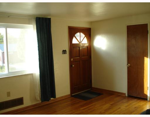 5349 Meadowcrest Road Baldwin, PA 15236 - Photo 2 of 8 Living Room.