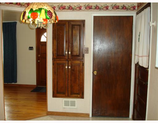 5349 Meadowcrest Road Baldwin, PA 15236 - Photo 4 of 8 Kitchen.