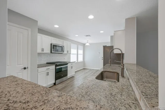 $2,000 | 22106 Ruby Run, San Antonio, TX 78259