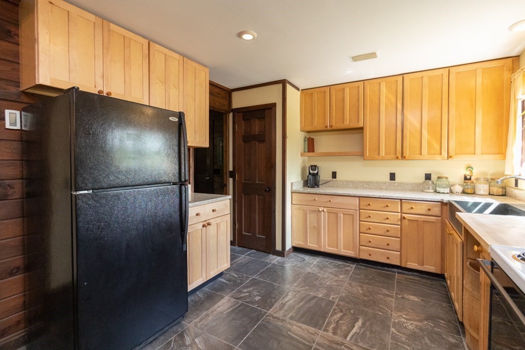 8 Westbrook Road South Hadley, MA 01075 - Photo 11 of 38 Gallery Image 11