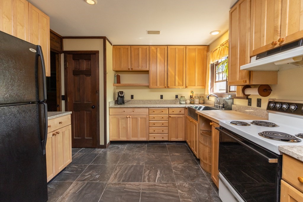 8 Westbrook Road South Hadley, MA 01075 - Photo 12 of 38 Gallery Image 12