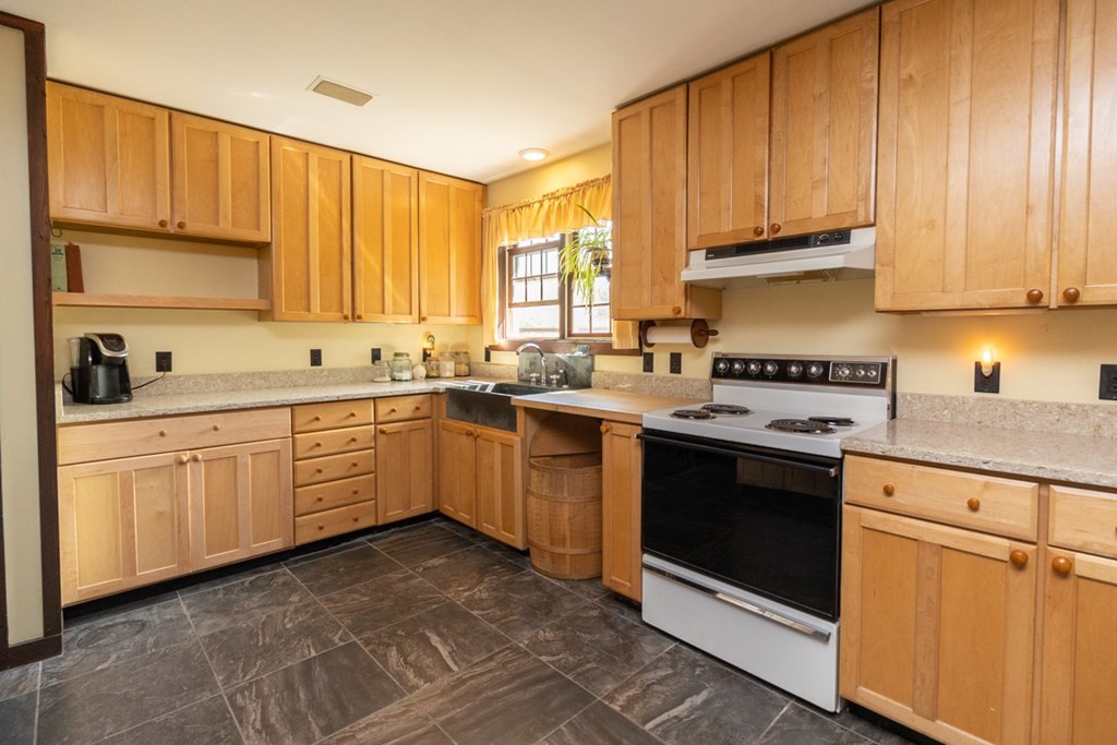 8 Westbrook Road South Hadley, MA 01075 - Photo 13 of 38 Gallery Image 13