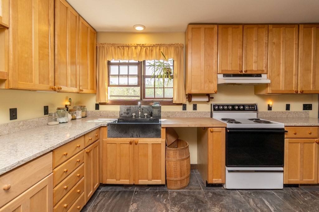 8 Westbrook Road South Hadley, MA 01075 - Photo 14 of 38 Gallery Image 14