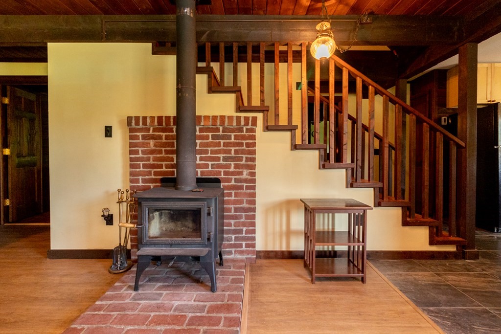 8 Westbrook Road South Hadley, MA 01075 - Photo 5 of 38 Gallery Image 5