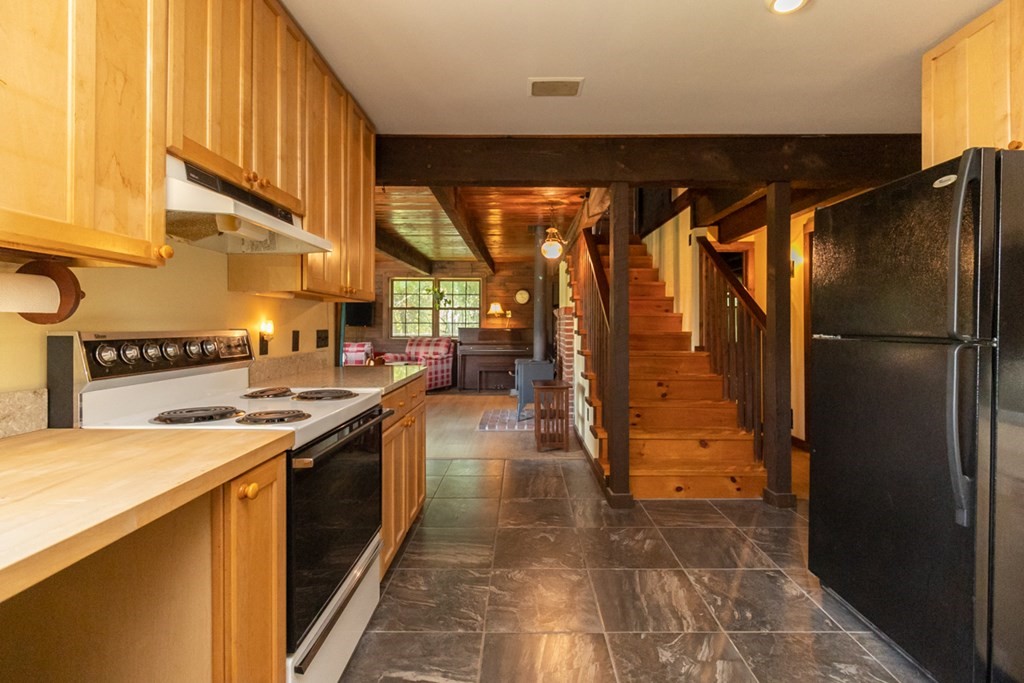 8 Westbrook Road South Hadley, MA 01075 - Photo 10 of 38 Gallery Image 10