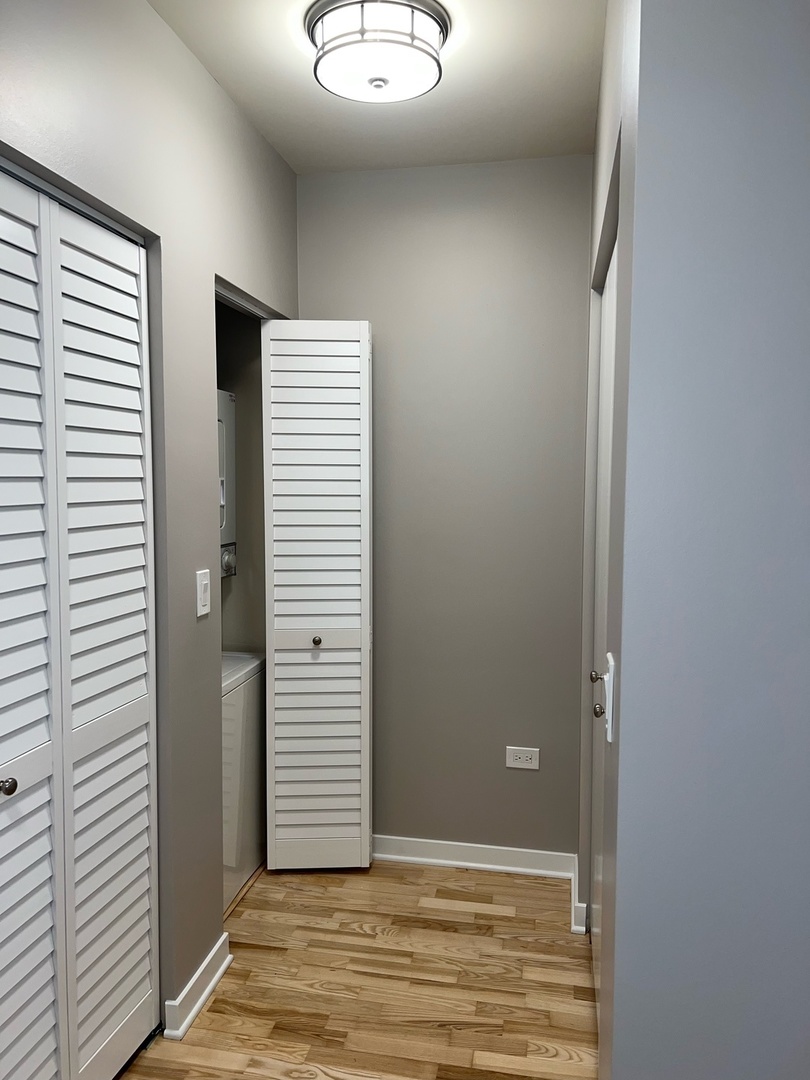 1155 West Madison Street, Unit 305 Chicago, IL 60607 - Photo 2 of 7 a view of entryway