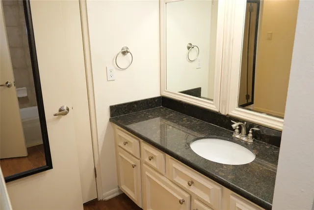 $1,490 | 2001 Bering Drive, Unit 2F, Houston, TX 77057