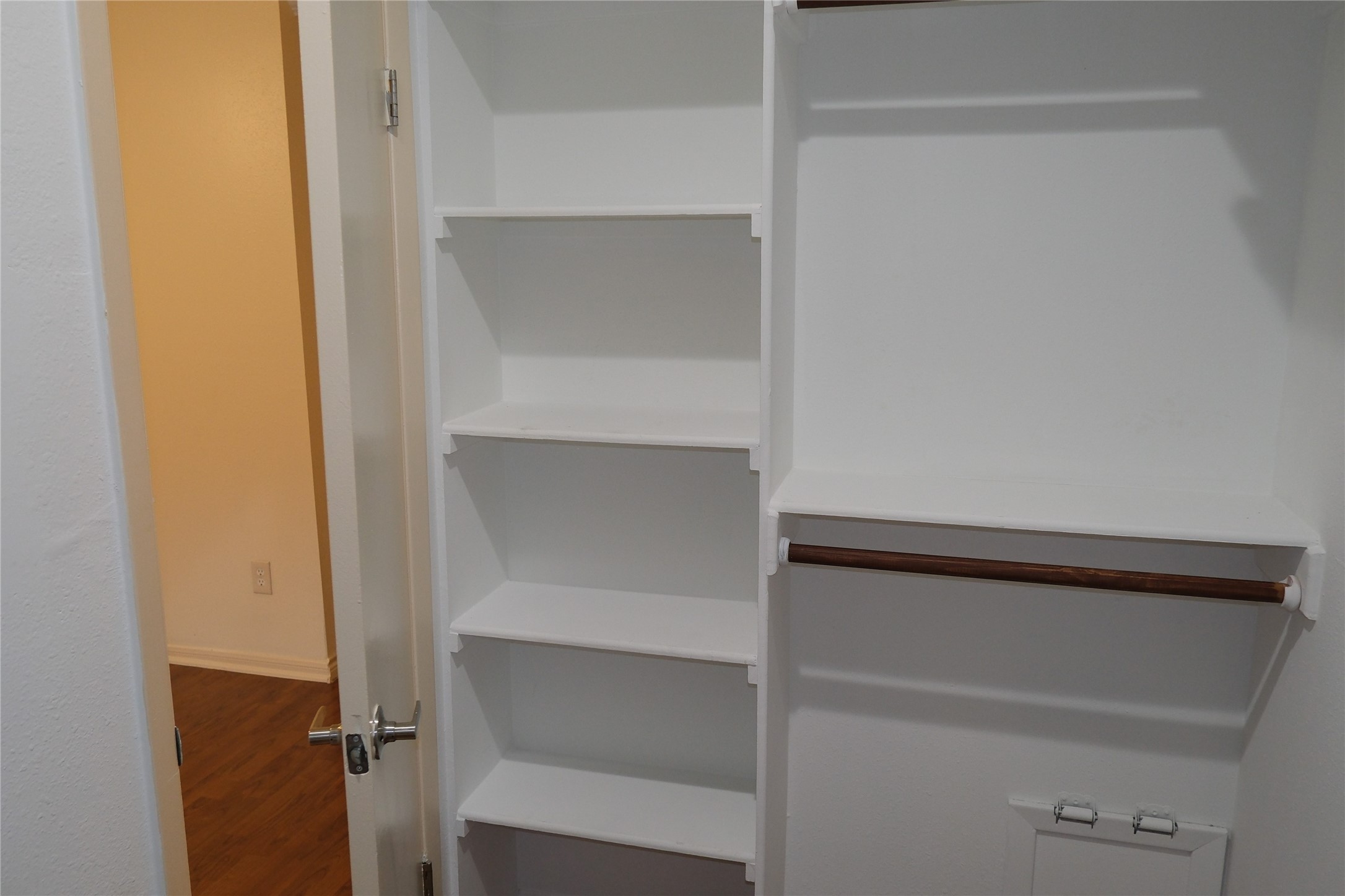 2001 Bering Drive, Unit 2F Houston, TX 77057 - Photo 17 of 29 Primary bedroom walk-in closet