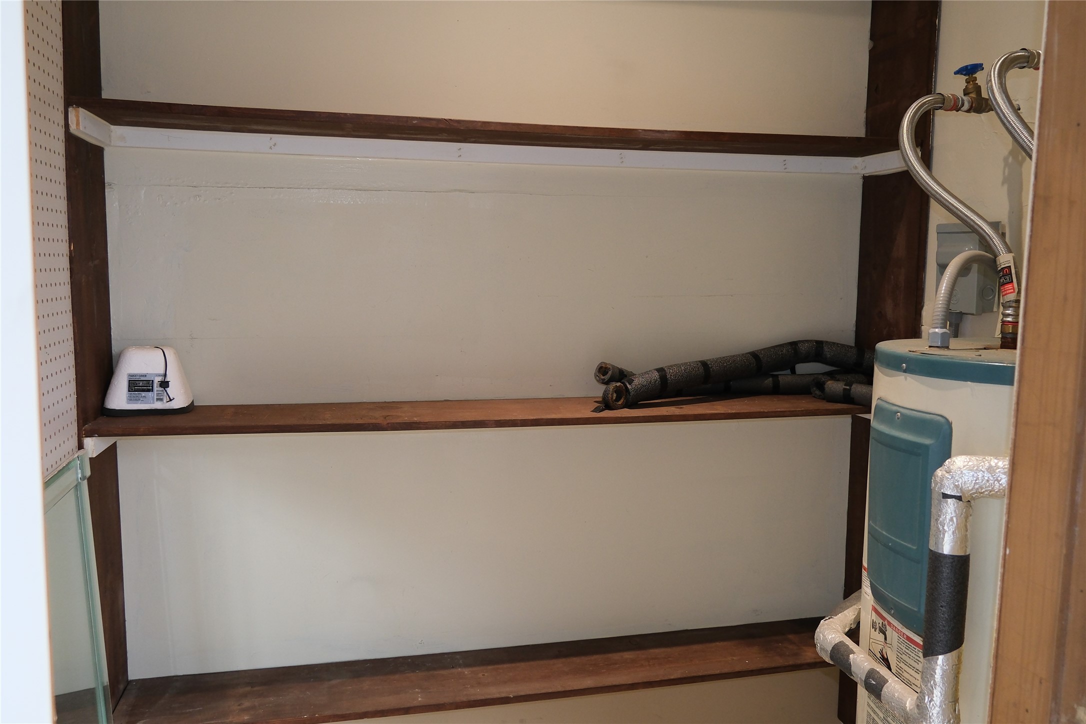 2001 Bering Drive, Unit 2F Houston, TX 77057 - Photo 21 of 29 Large outside storage by the balcony