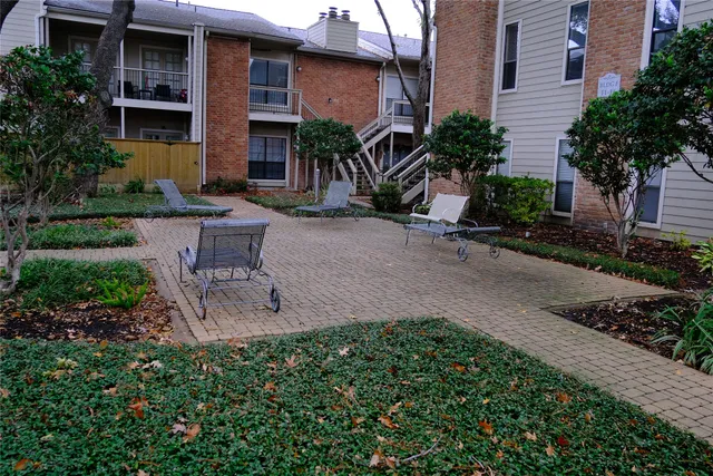 $1,490 | 2001 Bering Drive, Unit 2F, Houston, TX 77057