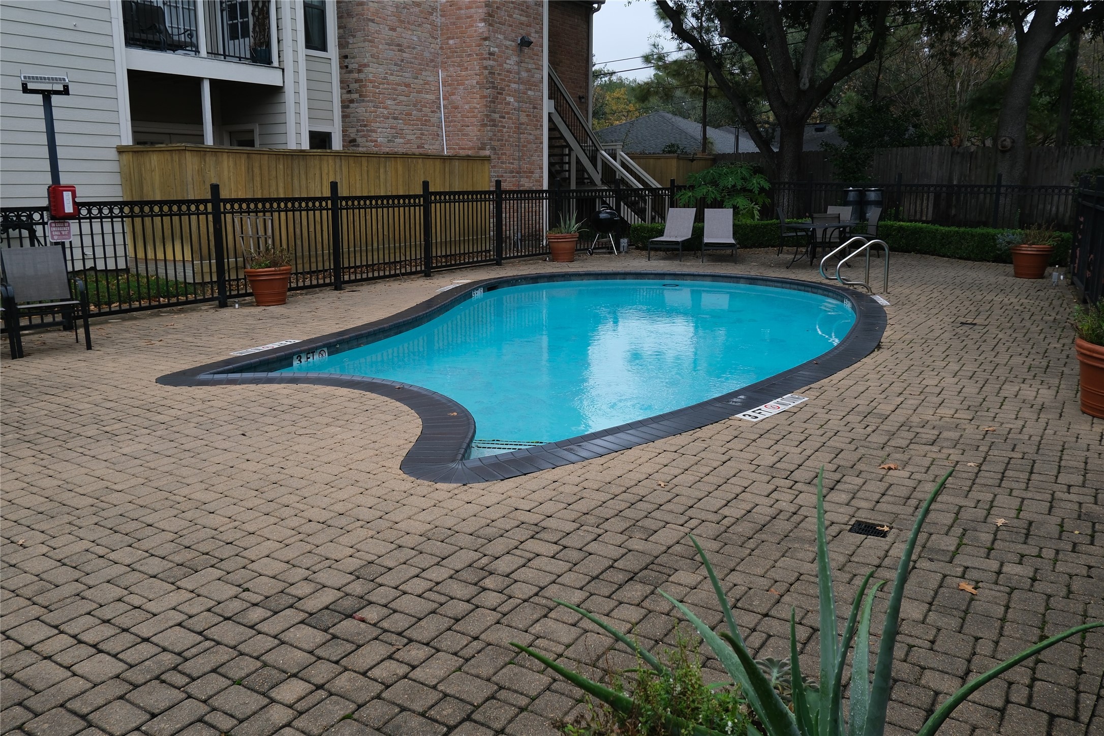 2001 Bering Drive, Unit 2F Houston, TX 77057 - Photo 28 of 29 The pool