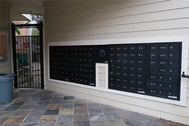 $1,490 | 2001 Bering Drive, Unit 2F, Houston, TX 77057