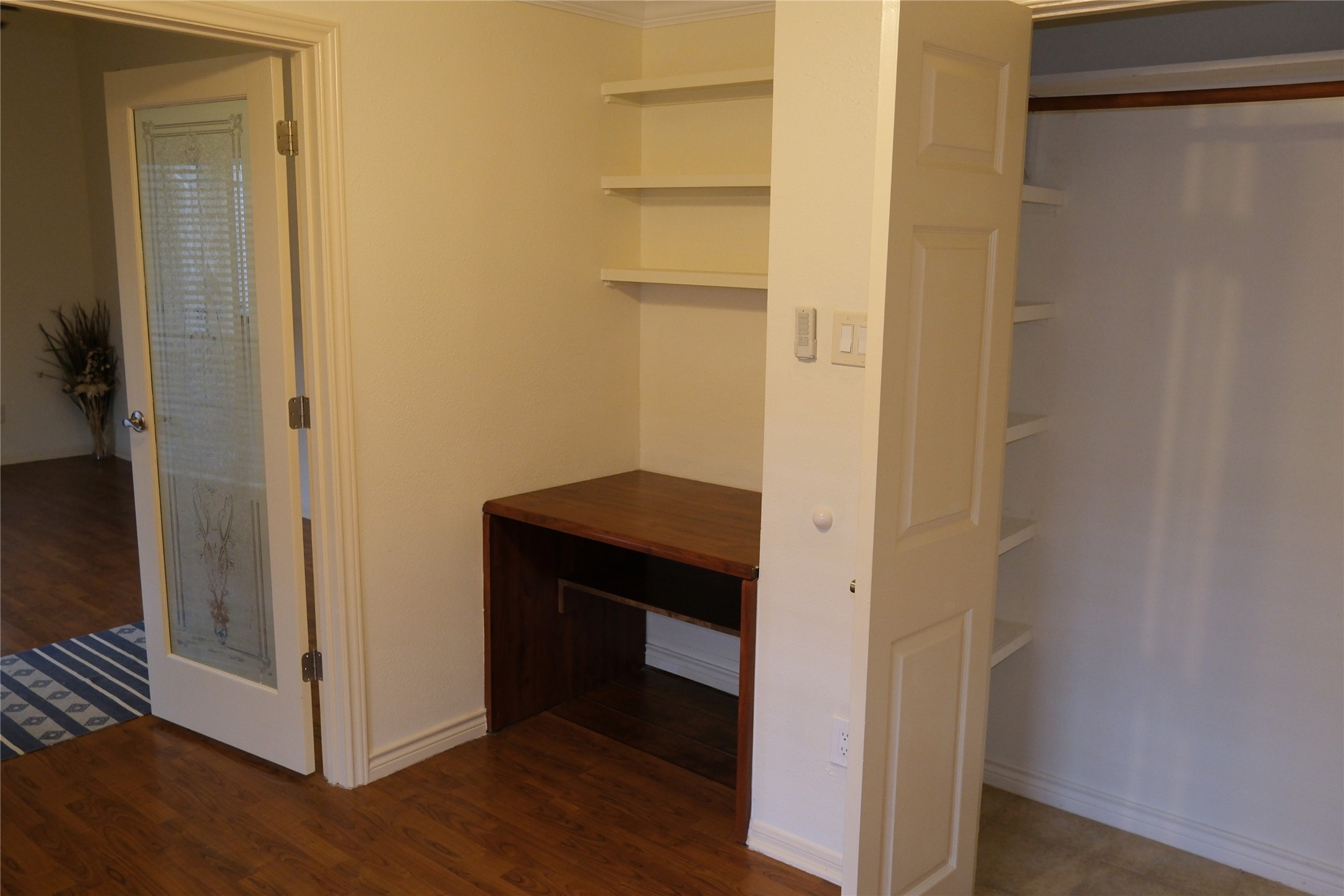 2001 Bering Drive, Unit 2F Houston, TX 77057 - Photo 4 of 29 Secondary bedroom