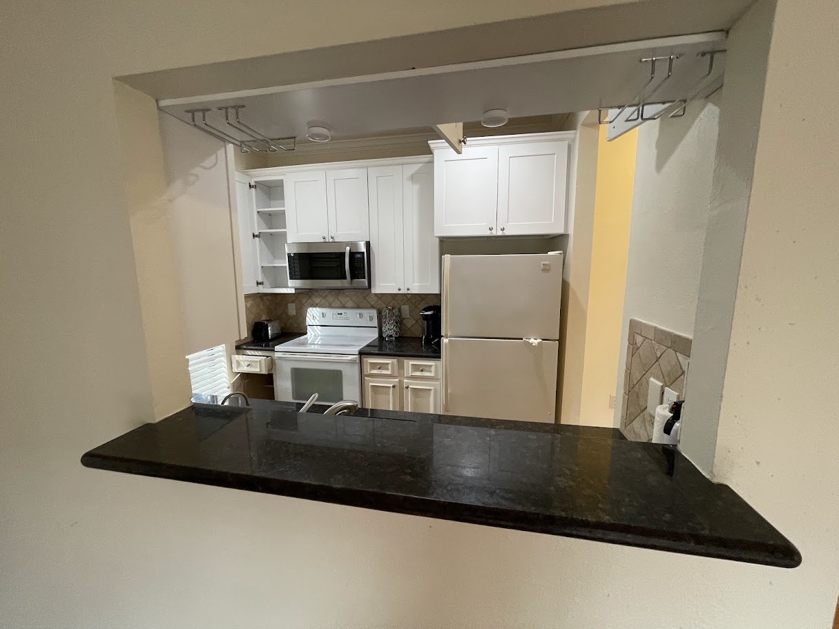 2001 Bering Drive, Unit 2F Houston, TX 77057 - Photo 5 of 29 The kitchen