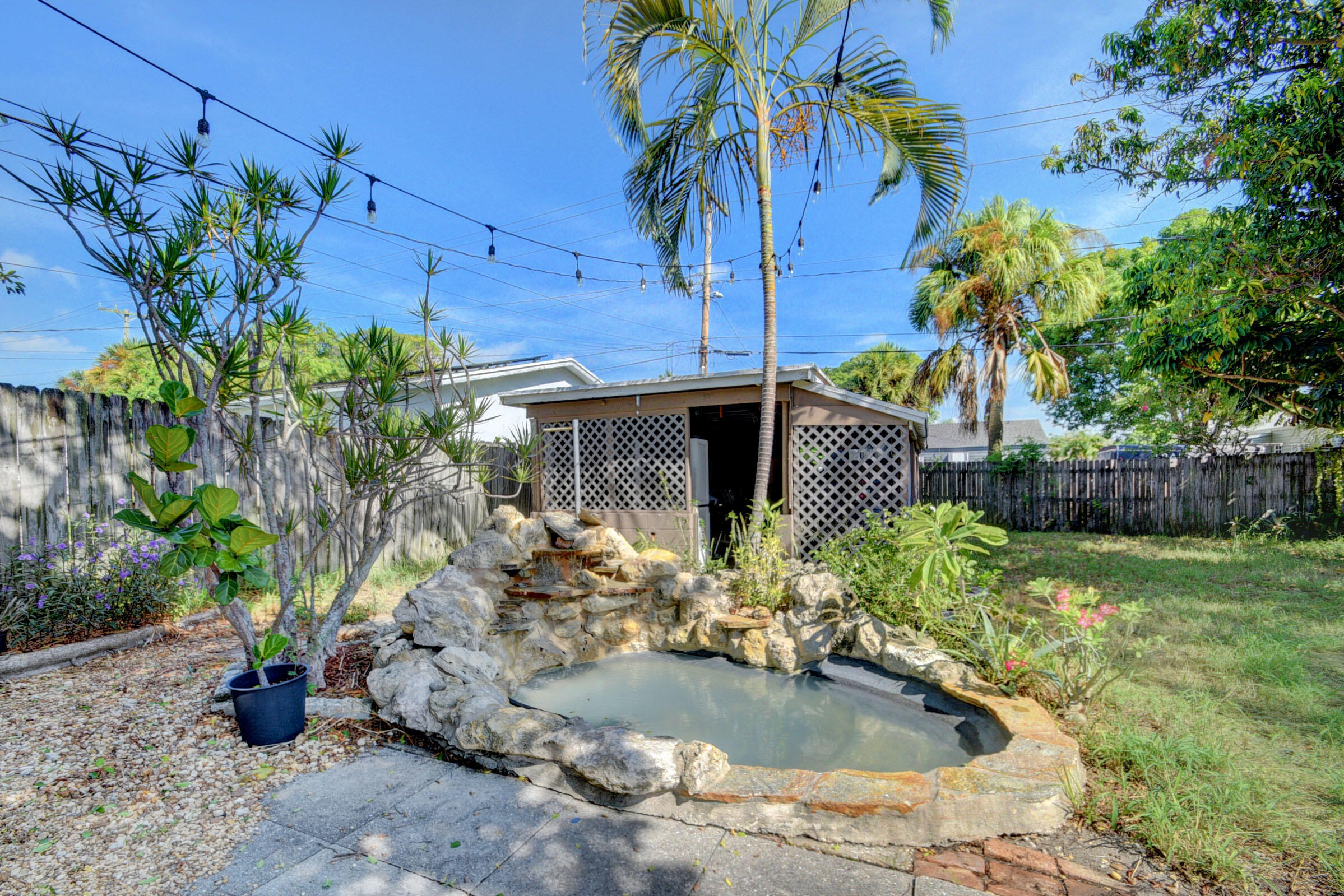 721 Hampton Road West Palm Beach, FL 33405 - Photo 30 of 32 Exterior Back
